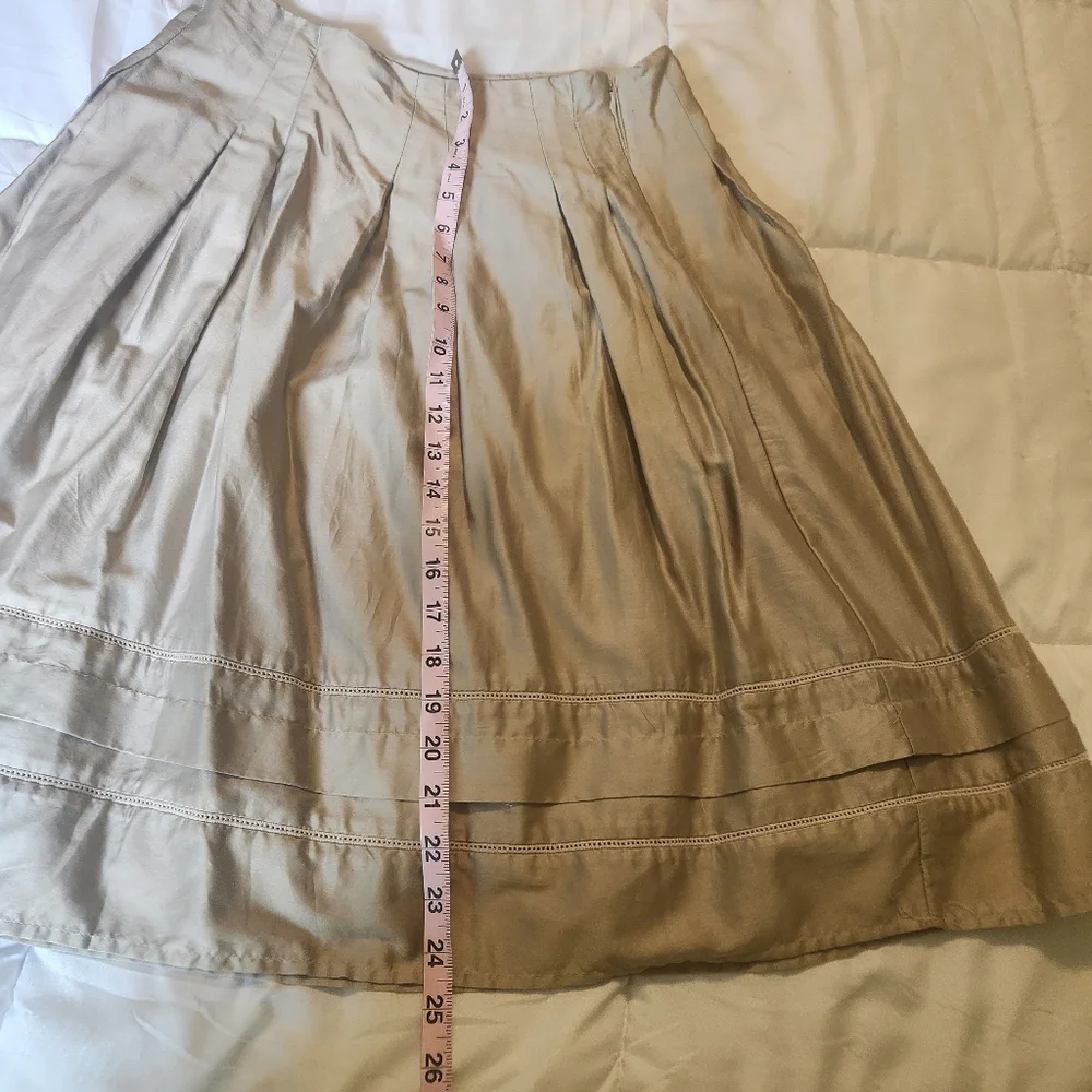 Cato Skirt, gathered & soft. Knee length.